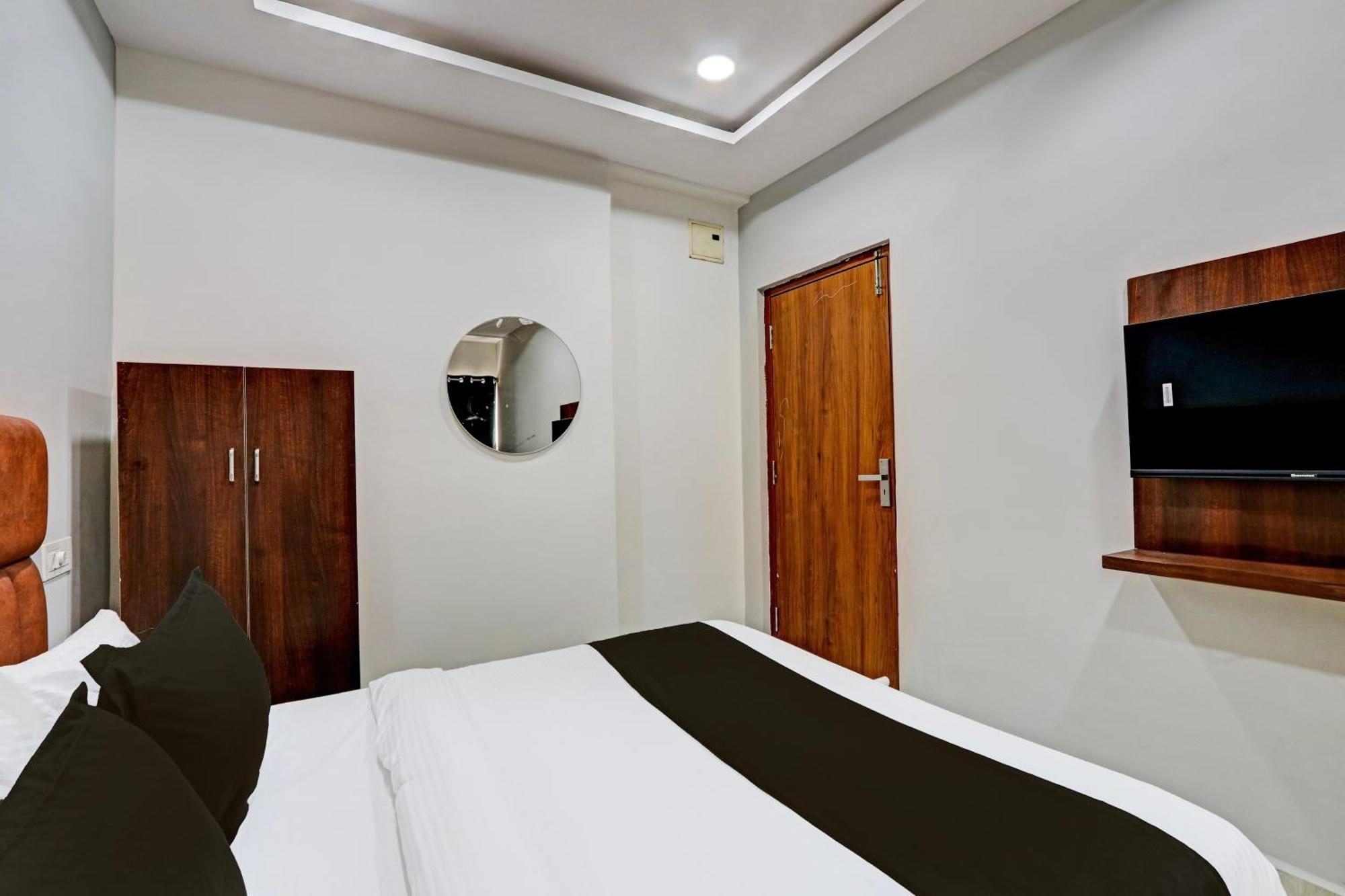 Super Hotel O Lavish Tranquil Гайдарабад Екстер'єр фото