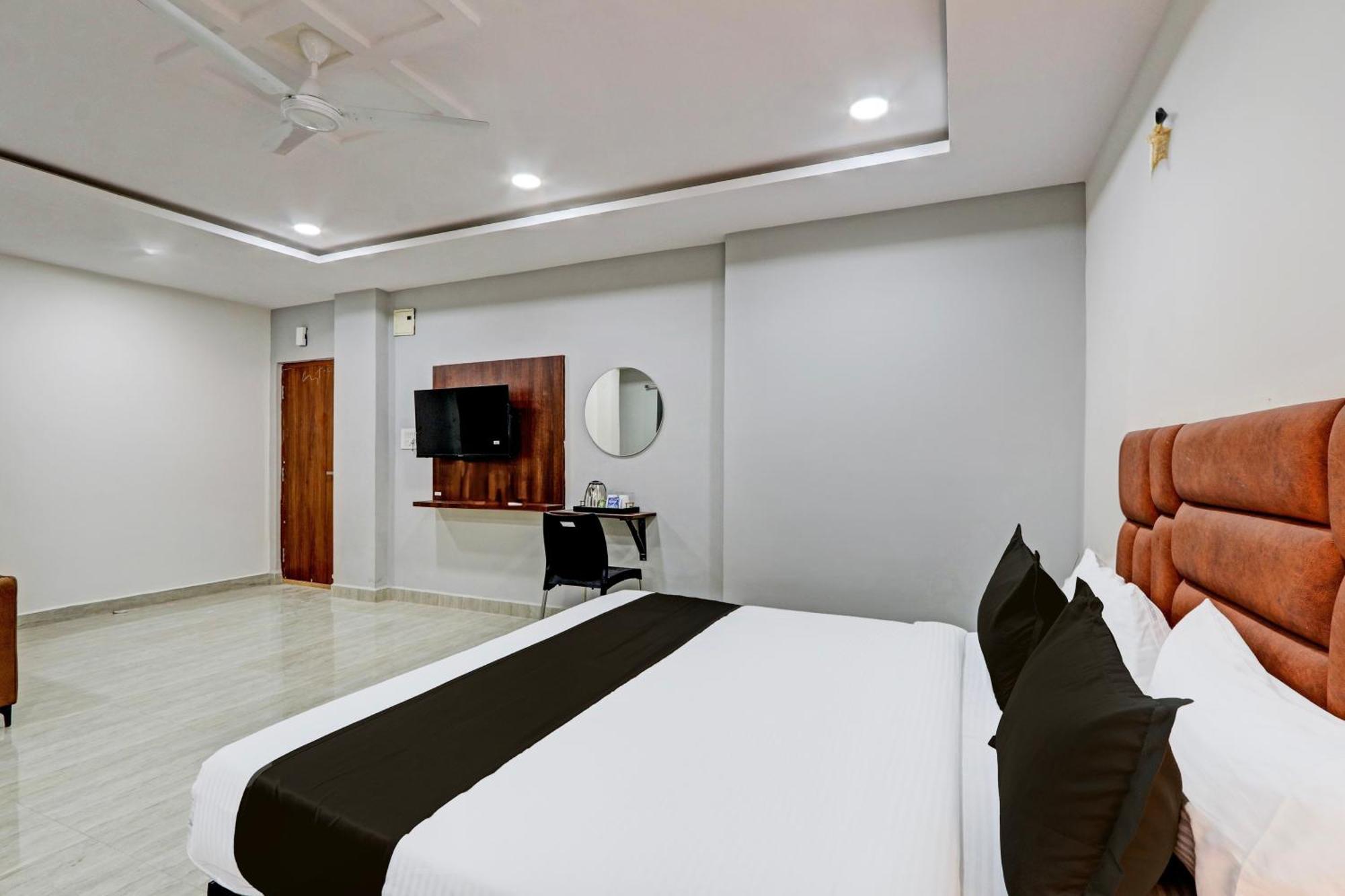 Super Hotel O Lavish Tranquil Гайдарабад Екстер'єр фото
